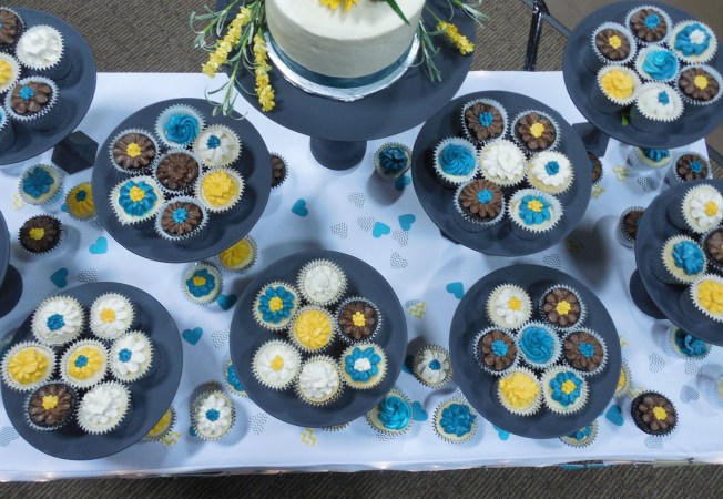teal and yellow wedding cupcakes
